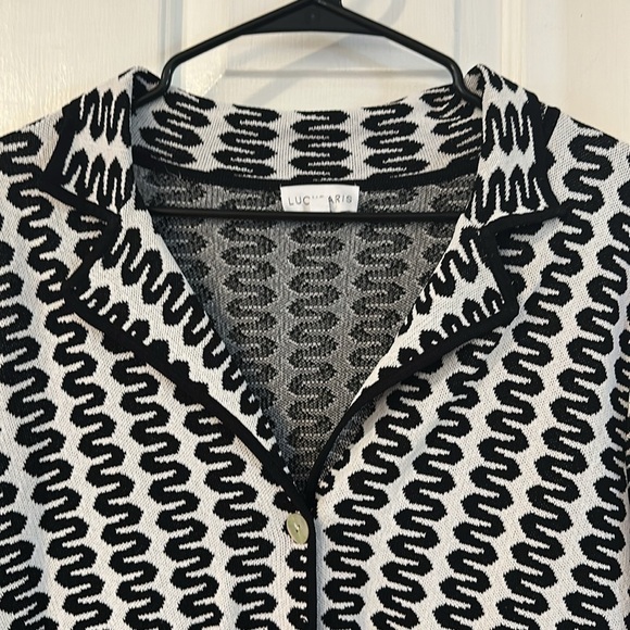 Women’s Lucy Paris Fiji Knit Black & White Button Short Sleeve Lapel Collar Top - Picture 4 of 10